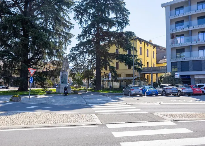 Elegante Attico Fronte Lago - Casa Barozzi *
